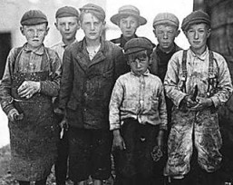 Group of child workers from the 19th century.