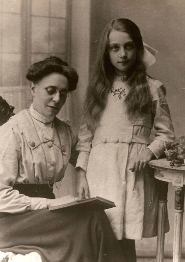 Rose Ellen Martin with her niece Mary Goodge