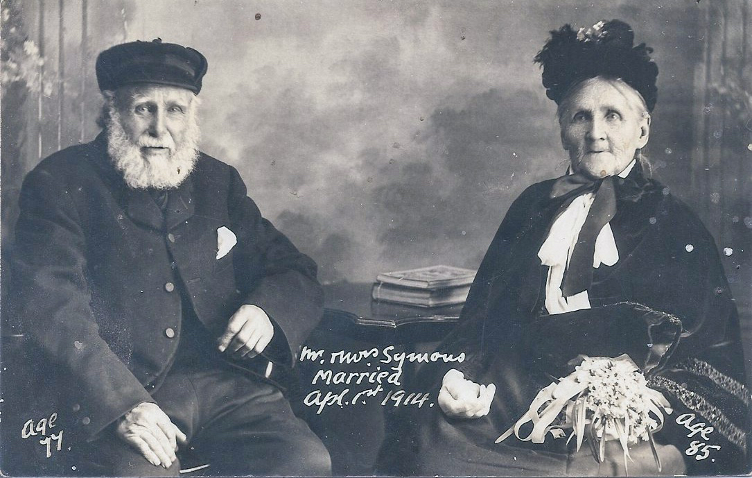 Elderly couple Mr Robert Symonds and Mrs Mary Howlett on their wedding day in 1914.